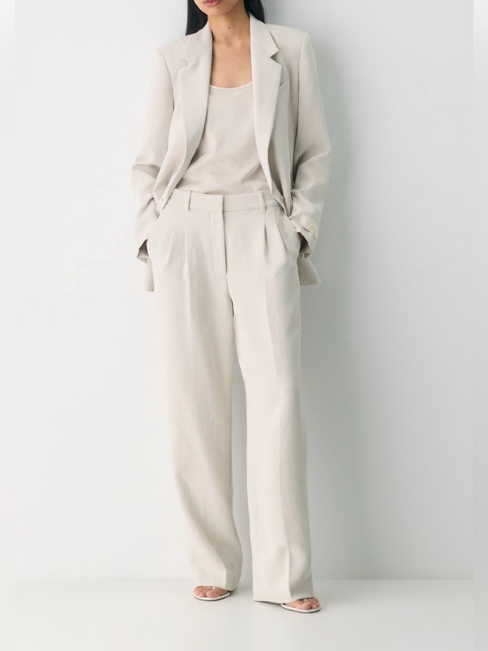 Aritzia women’s 2 short the effortless pants white crepette wide leg